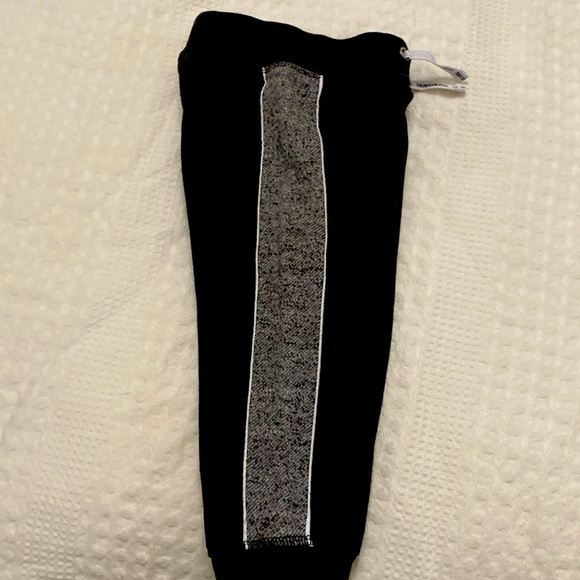 I’m selling some Calvin Klein sweatpants for kids - Picture 4 of 4